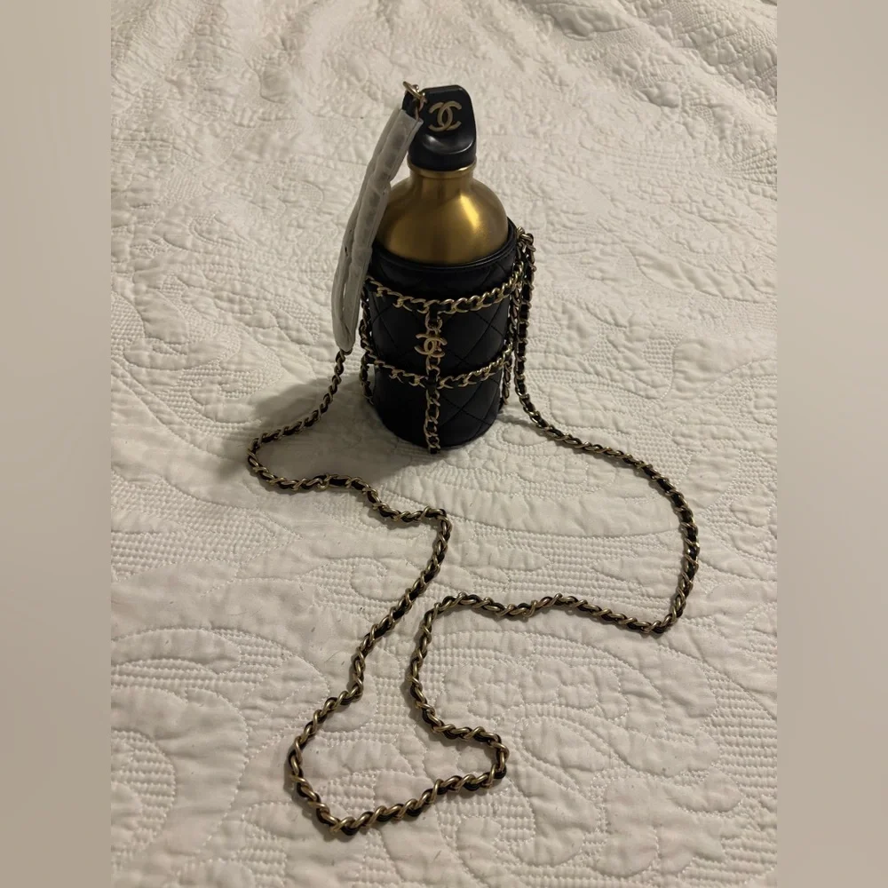Chanel water bottle never been used. 2019 collection. AUTHENTIC